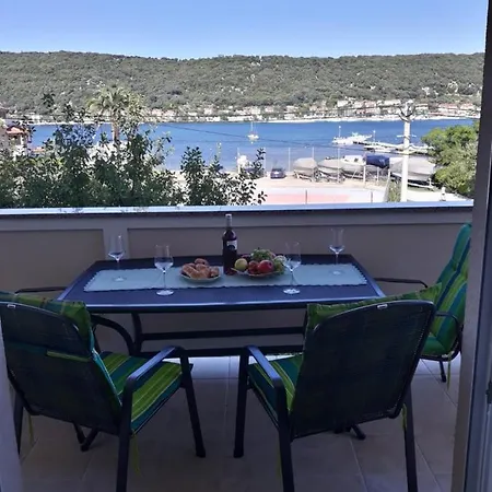 Apartment In With Sea View, Balcony, Air Conditioning, Wifi *